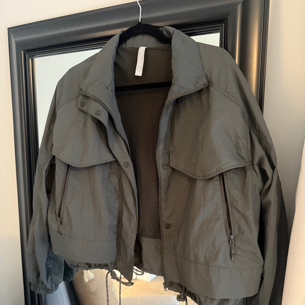 Athleta lightweight windbreaker